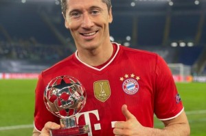 开云APP-18岁小将抢戏莱万 穆夏拉完美饰演穆勒替身