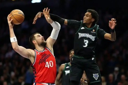 开云-又被逆转，快船连败掉西部倒2，仅送走保罗还不够，还要继续调整