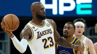 开云官方-41岁61天詹姆斯再添新纪录：为东契奇献生日赢球礼