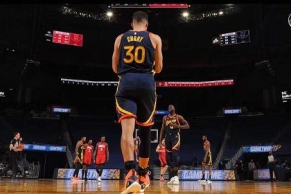 6连30+库里越战越勇 冲刺季后赛冲击得分王