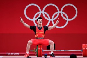 国手摘取七金创新高 塔拉哈德泽无愧“第一大力士”