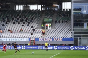 开云下载-有生之年，德甲永恒纪录续写！谁的40球含金量更高？